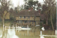 floods9.jpg (38864 bytes)